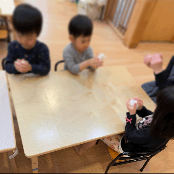 3/25の給食 おにぎりニギニギクッキング_c0293682_17470224.gif