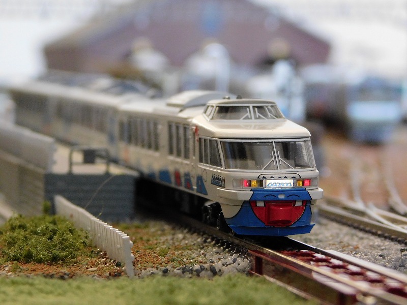 在籍ラッピング車両】 富士急行 ー 2000系フジサン特急 : げ～じN