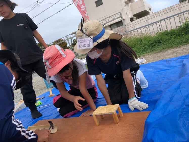 ７Days冒険学校〔3日目〕トンカチでトントン、ノコギリでギコギコ、軽快な音が響く木工ものづくり！素敵な作品ができました！_d0363878_23303701.jpg