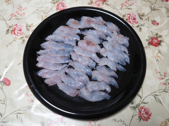 夫の釣果とその後(メバルのお刺身)_c0116915_01024532.jpg