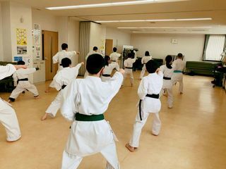 日曜空手 屯田教室 新琴似・新川教室 今日も新しい仲間!_c0118332_13223010.jpg