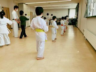 日曜空手 屯田教室 新琴似・新川教室 今日も新しい仲間!_c0118332_13223619.jpg