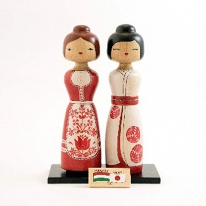 青木蓼華×Tóth-Vásárhelyi Réka 創作KOKESHI展 津軽こけし館開催