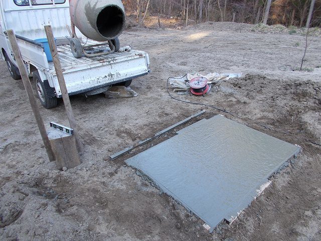 日吉神社の扉工事、連絡階段基礎工事 _a0118461_17311926.jpg