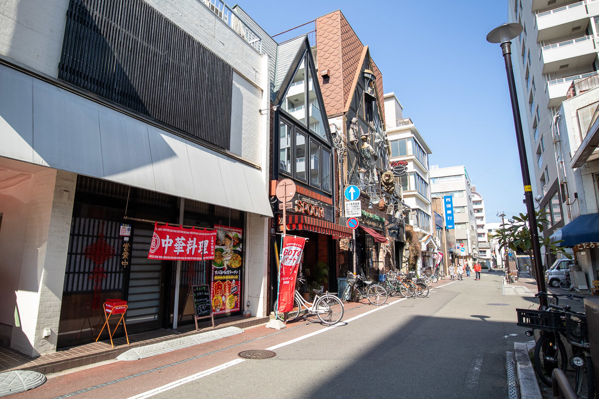 中華料理 香香 本町店で、サンラータン麺と豚角煮炒飯_a0077663_13544517.jpg