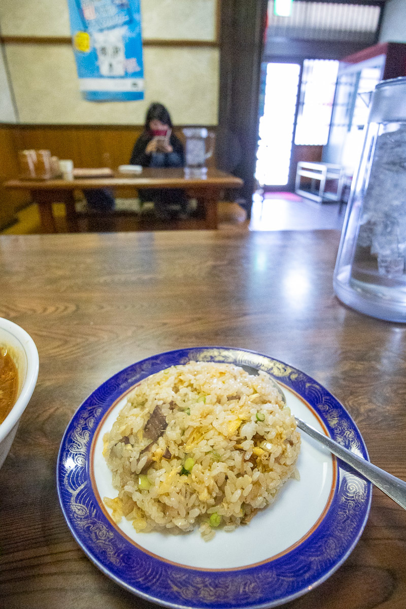 中華料理 香香 本町店で、サンラータン麺と豚角煮炒飯_a0077663_13544765.jpg