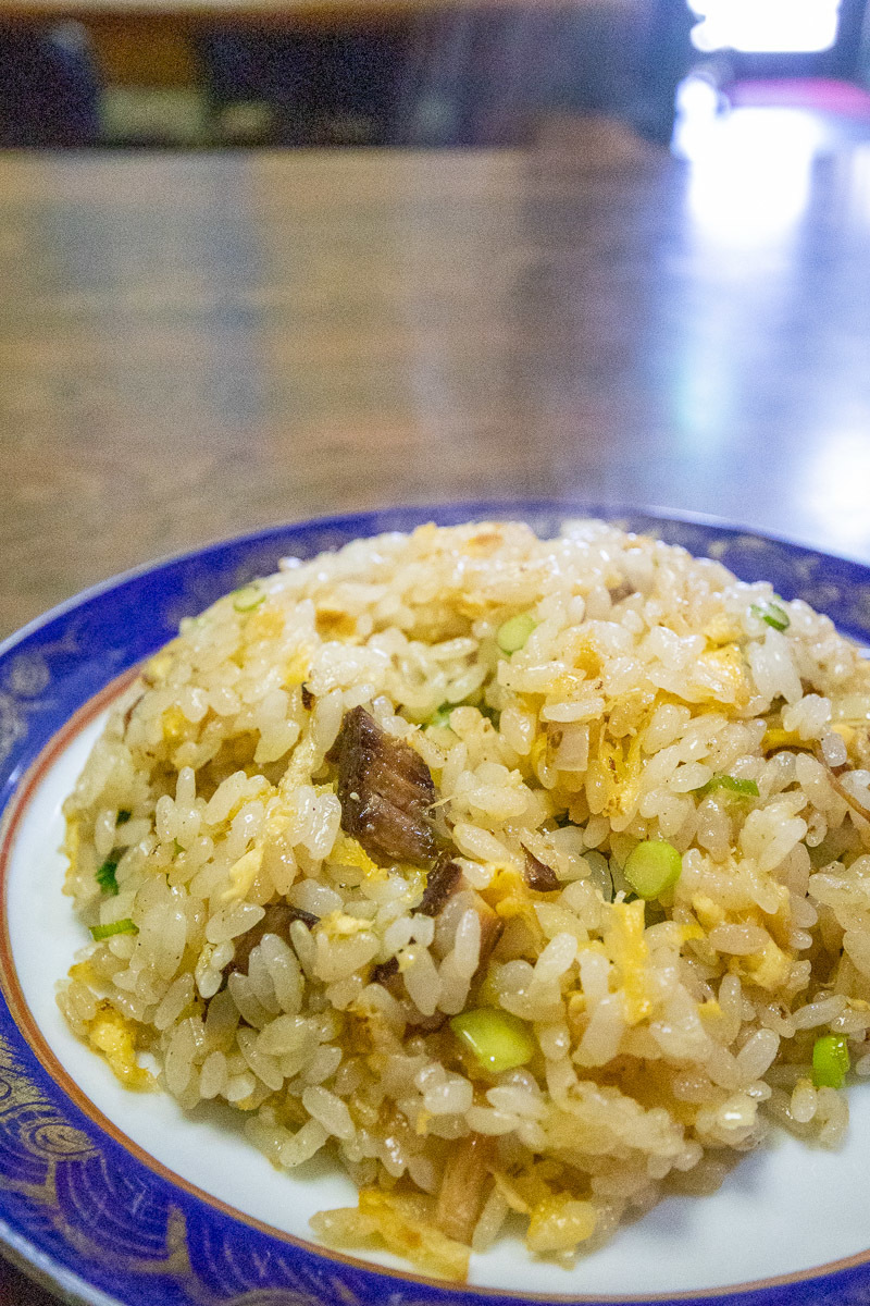 中華料理 香香 本町店で、サンラータン麺と豚角煮炒飯_a0077663_13544769.jpg