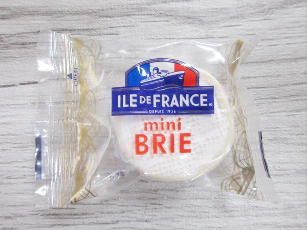 【コストコ】ILE DE FRANCE mini BRIE 15P（イル・ド・フランス ミニブリーチーズ 15個入り）_c0152767_16471767.jpg