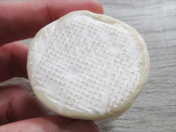 【コストコ】ILE DE FRANCE mini BRIE 15P(イル・ド・フランス ミニブリーチーズ 15個入り)_c0152767_16484276.jpg