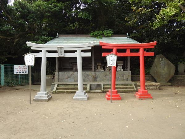 小動神社　風もないのに揺れる松が地名の由来_c0361995_17385357.jpg