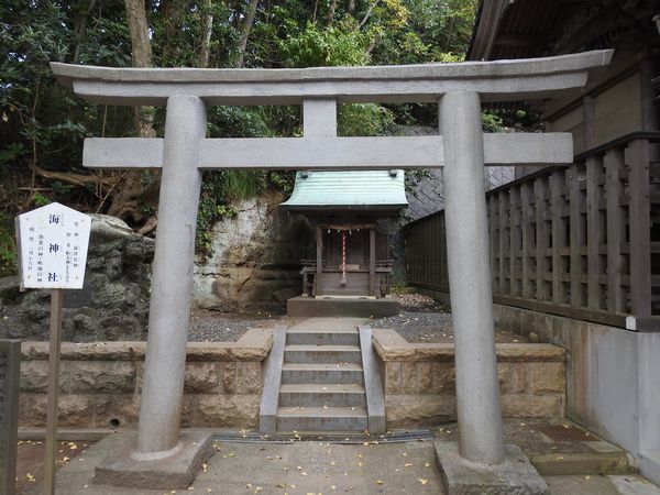 小動神社　風もないのに揺れる松が地名の由来_c0361995_17385409.jpg