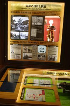 JR桜木町駅に、ミニ鉄道博物館！_e0080345_17231675.jpg