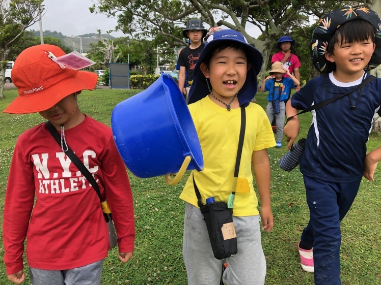 ７Days冒険学校〔5日目〕好きな葉っぱを集めて染めたハンカチは想像以上の鮮やかな色！模様も様々、素敵な作品ができました！_d0363878_23282935.jpg