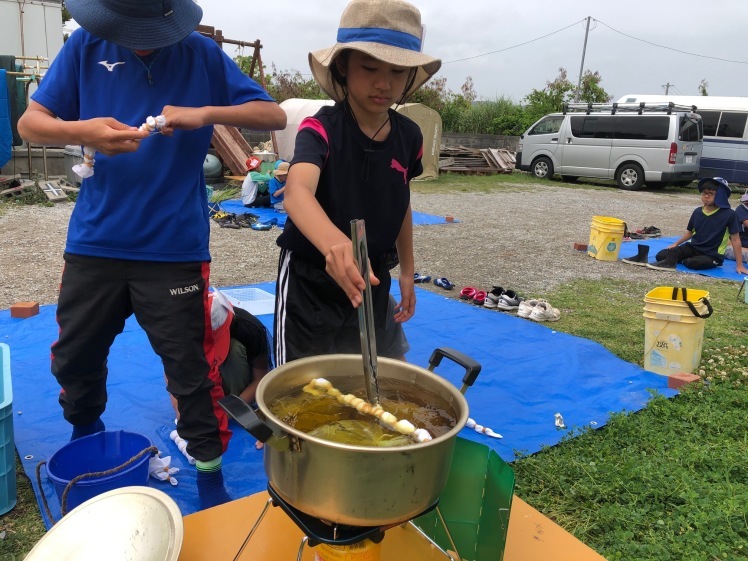 ７Days冒険学校〔5日目〕好きな葉っぱを集めて染めたハンカチは想像以上の鮮やかな色！模様も様々、素敵な作品ができました！_d0363878_23363100.jpg