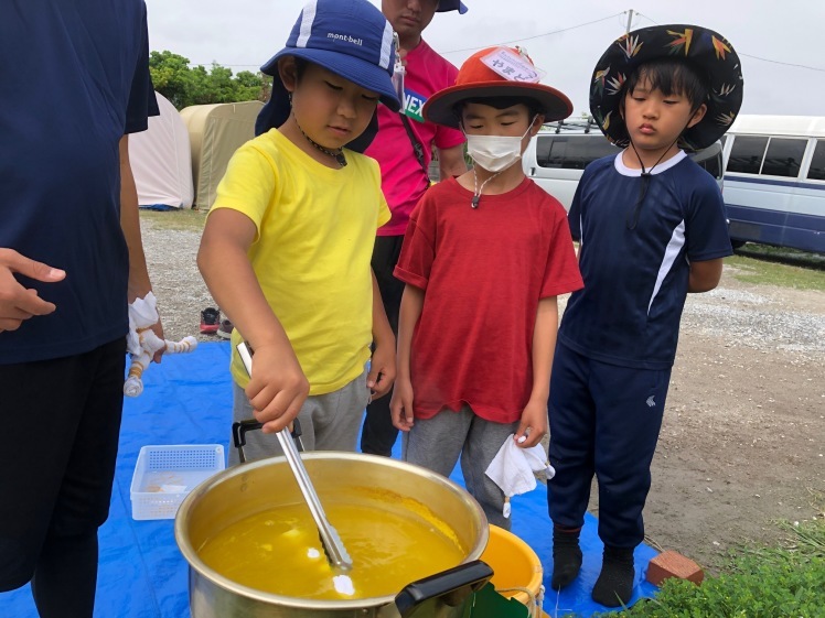 ７Days冒険学校〔5日目〕好きな葉っぱを集めて染めたハンカチは想像以上の鮮やかな色！模様も様々、素敵な作品ができました！_d0363878_23363262.jpg