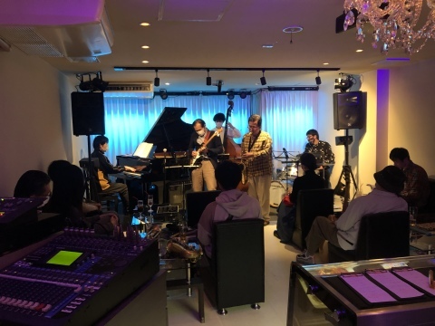 Jazzlive Cominジャズライブカミン 広島 3月30日から4月4日までおやすみします。_b0115606_11035258.jpeg