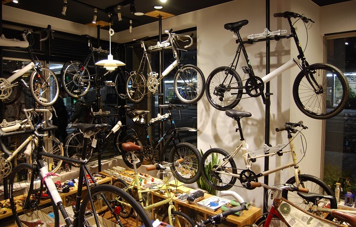 2021年3月31日(水)定休日です。/ ラレー & ARAYA と BRUNOの自転車展示中~♪_e0363611_07154639.jpg