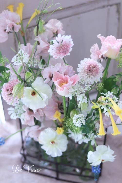 3月Living flower 『Pastel color flower bottle arrangement』_e0158653_09403225.jpg