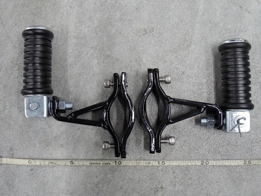 ハンターカブの後付けタンデムステップ バイクの横輪