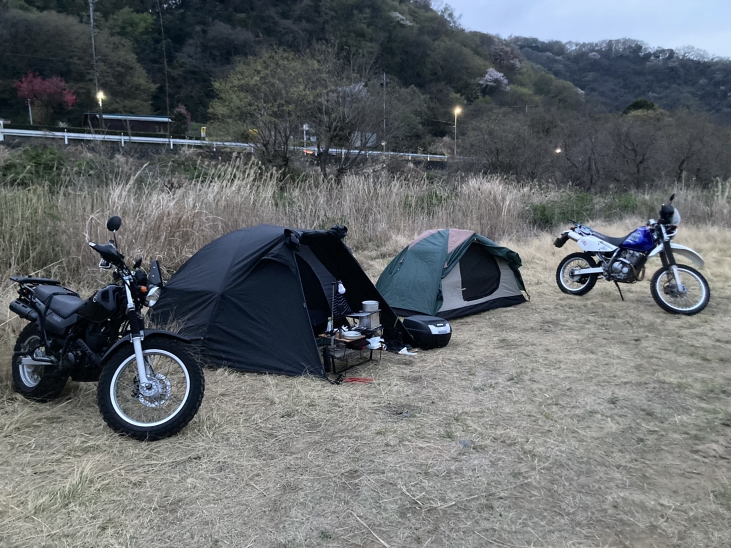 qと野宿 ジェベルでツーリングとキャンプ qと野宿 ジェベルでツーリングとキャンプ