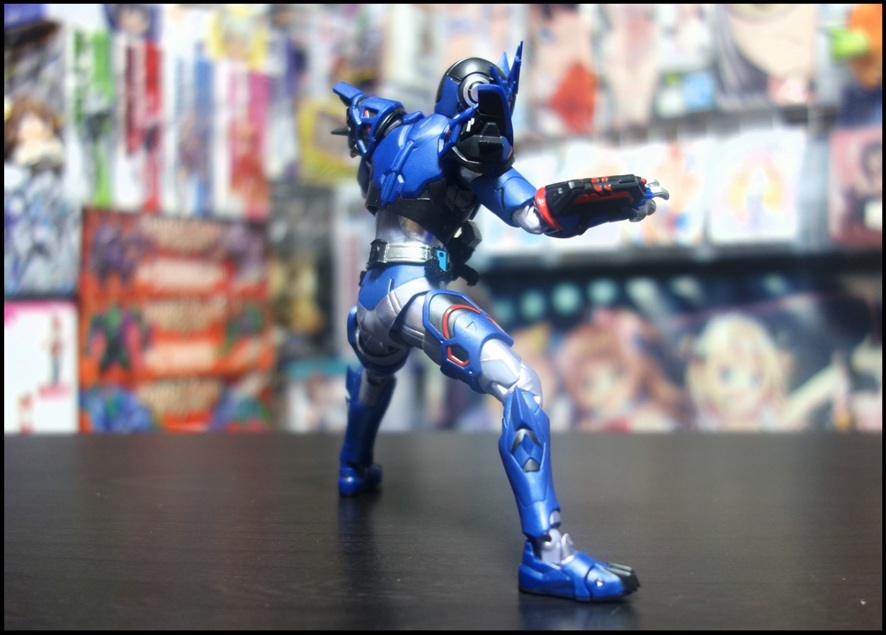 【今更ながら】S.H.Figuarts 仮面ライダーバルカン アサルトウルフをレビュー【腕に隠された可動のヒミツに注目!!】_f0205396_12445257.jpg