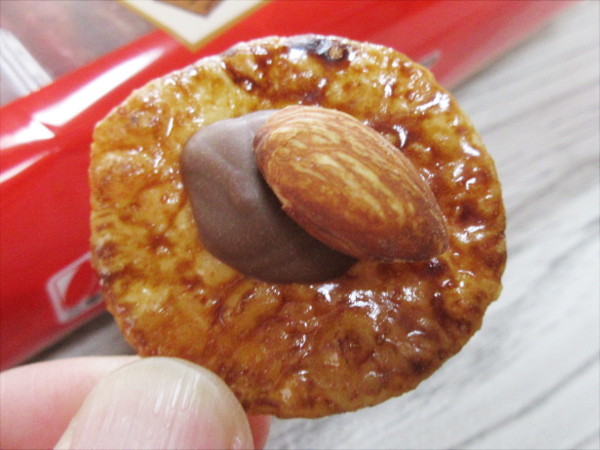 【三幸製菓】チョコアーモンド_c0152767_10464970.jpg