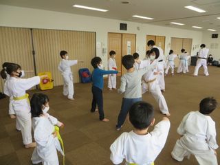 日曜空手 屯田教室 新琴似・新川教室 新しい仲間!_c0118332_13082860.jpg