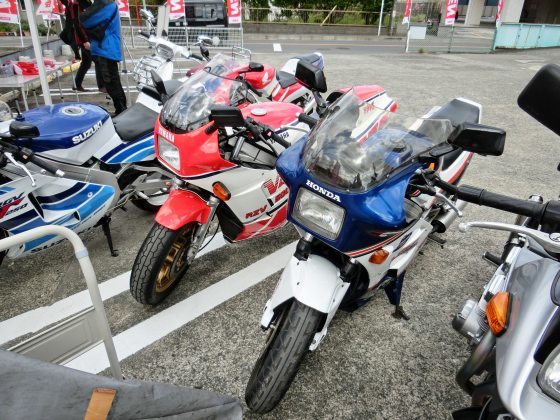 藤沢のバイク王で「絶版車試乗会」、ヤマハRZV500Rに試乗 : 某の 藤沢のバイク王で「絶版車試乗会」、ヤマハRZV500Rに試乗 : 某の