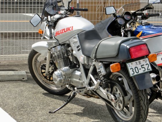 藤沢のバイク王で「絶版車試乗会」、ヤマハRZV500Rに試乗 : 某の 藤沢のバイク王で「絶版車試乗会」、ヤマハRZV500Rに試乗 : 某の