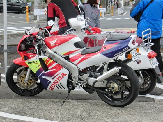 藤沢のバイク王で「絶版車試乗会」、ヤマハRZV500Rに試乗 : 某の 藤沢のバイク王で「絶版車試乗会」、ヤマハRZV500Rに試乗 : 某の