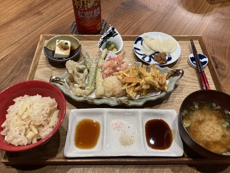 献立 天ぷら 冷奴 たたききゅうりの梅肉和え 新生姜に味噌 たけのこ炊き込みご飯 豆腐のお味噌汁 ビール Kajuの 今日のお料理 簡単レシピ