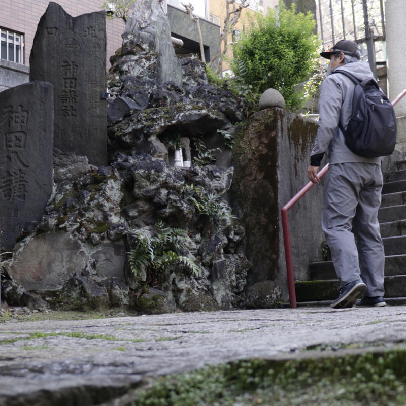 秋葉原から優美堂に行く途中、柳森神社の富士塚へ_c0060143_05461815.jpg