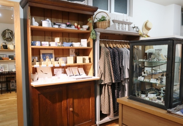 新しいアンフォルメ店明日オープンになります。_c0227633_20250164.jpg