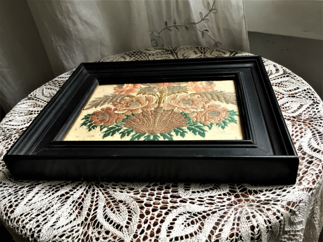 シルク刺繍布入り木製黒額1063 : スペイン・バルセロナ シルク刺繍布入り木製黒額1063 : スペイン・バルセロナ