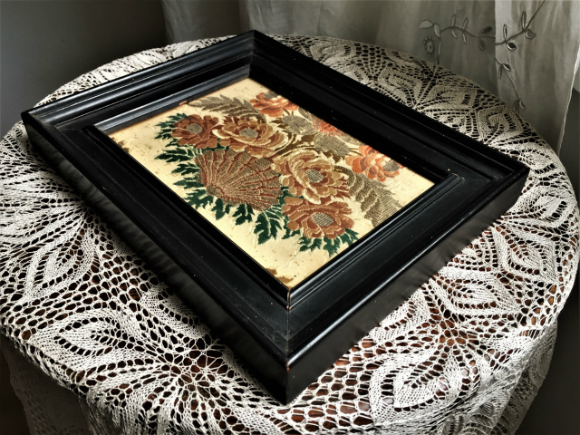 シルク刺繍布入り木製黒額1063 : スペイン・バルセロナ シルク刺繍布入り木製黒額1063 : スペイン・バルセロナ