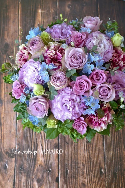 バラ2種 ライラッククラシック と クールウォーター を使ったフラワーアレンジメント 花色 あなたの好きなお花屋さんになりたい バラ2種 ライラッククラシック と クールウォーター を使ったフラワーアレンジメント 花色 あなたの好きなお花屋さんになりたい