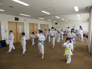 日曜空手　屯田教室　新しい仲間！_c0118332_13264535.jpg
