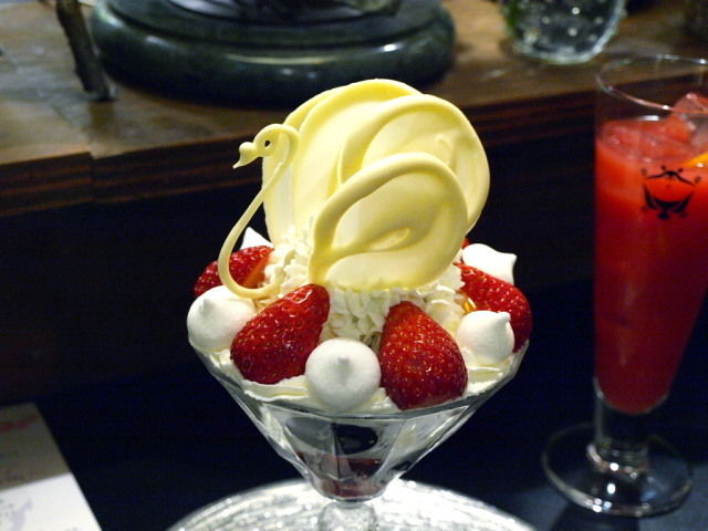 札幌 夜パフェ専門店 パフェテリア パル その2 (パフェ 越冬白鳥)_d0153062_06540045.jpg