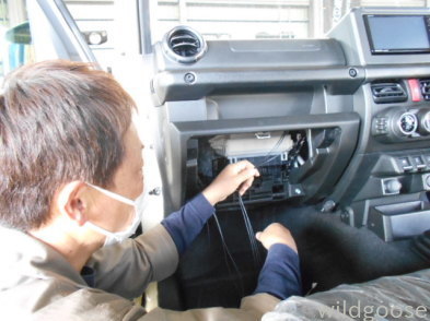 JB64Wジムニー ナビ取り付け中(*゚▽゚)ノ_c0213517_15393918.jpg