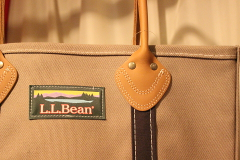 「L.L.Bean」 今も昔も変わらず作り続ける \"レザーハンドルトート\" ご紹介_f0191324_08490879.jpg