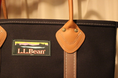 「L.L.Bean」 今も昔も変わらず作り続ける \"レザーハンドルトート\" ご紹介_f0191324_08494009.jpg
