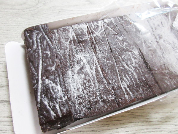 株式会社 柴田洋菓子の工場直売プレミアムスイーツを買ってみた_c0152767_20084500.jpg