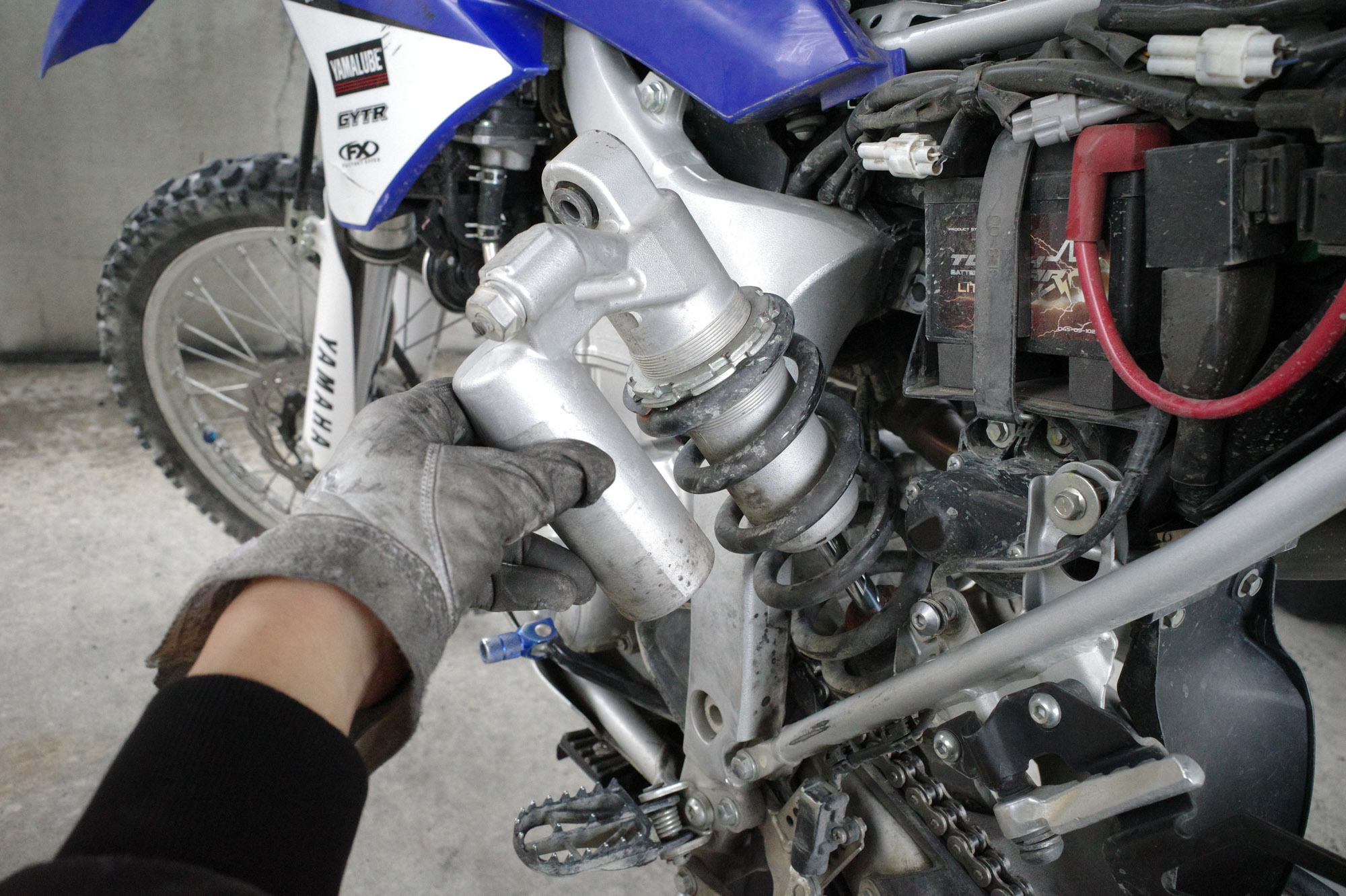 でぃ~あいわい! WR250Rのリアサスのスプリングを変えるンゴ