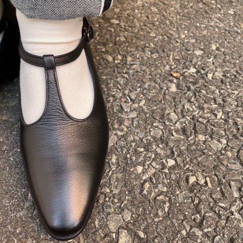 【２回短時間着用のみ】fig london Tstrap shoes