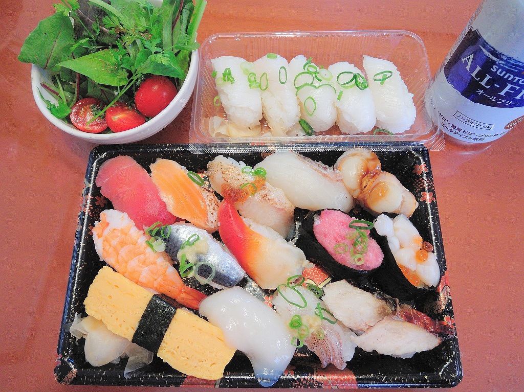 オーケーストアのお弁当(にぎり寿司)@自宅_d0393923_21374061.jpg