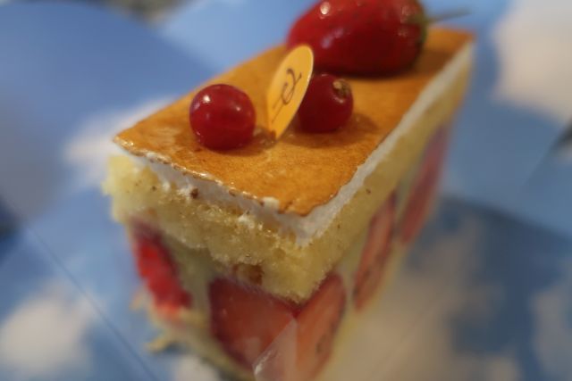 【PARIS】【ピエール・エルメPIERRE HERME PARIS】 春を感じるスイーツ_a0014299_21283098.jpg