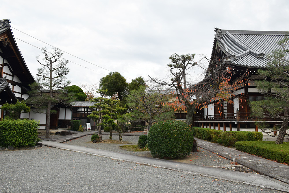 織田信長が眠る京都・阿弥陀寺。_e0158128_16005187.jpg