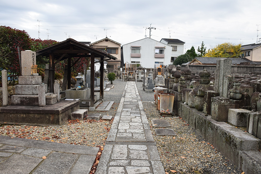 織田信長が眠る京都・阿弥陀寺。_e0158128_16032774.jpg