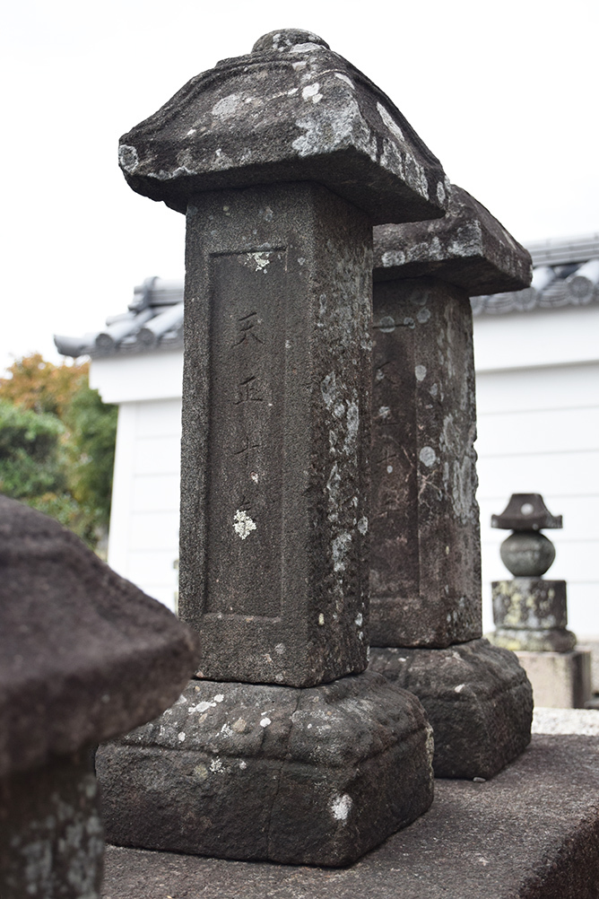 織田信長が眠る京都・阿弥陀寺。_e0158128_16083909.jpg
