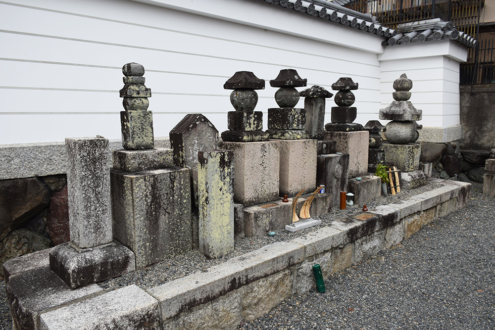 織田信長が眠る京都・阿弥陀寺。_e0158128_16180015.jpg